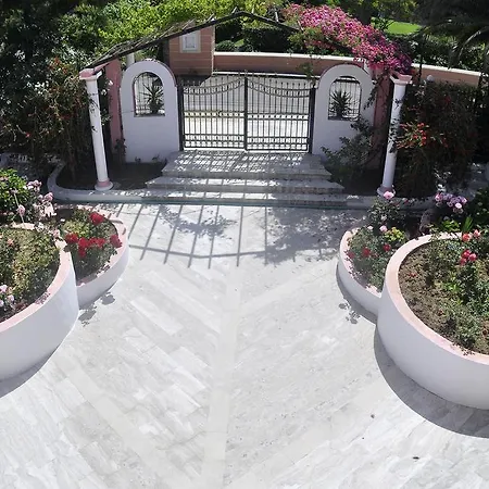 ホテル Elena エルモネス