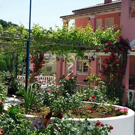 Hotell Elena 3*